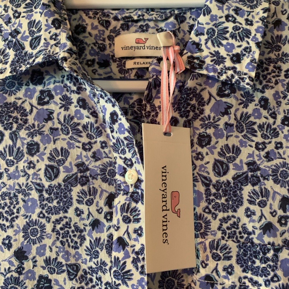 Adorable Woman’s Vineyard Vine blouse.